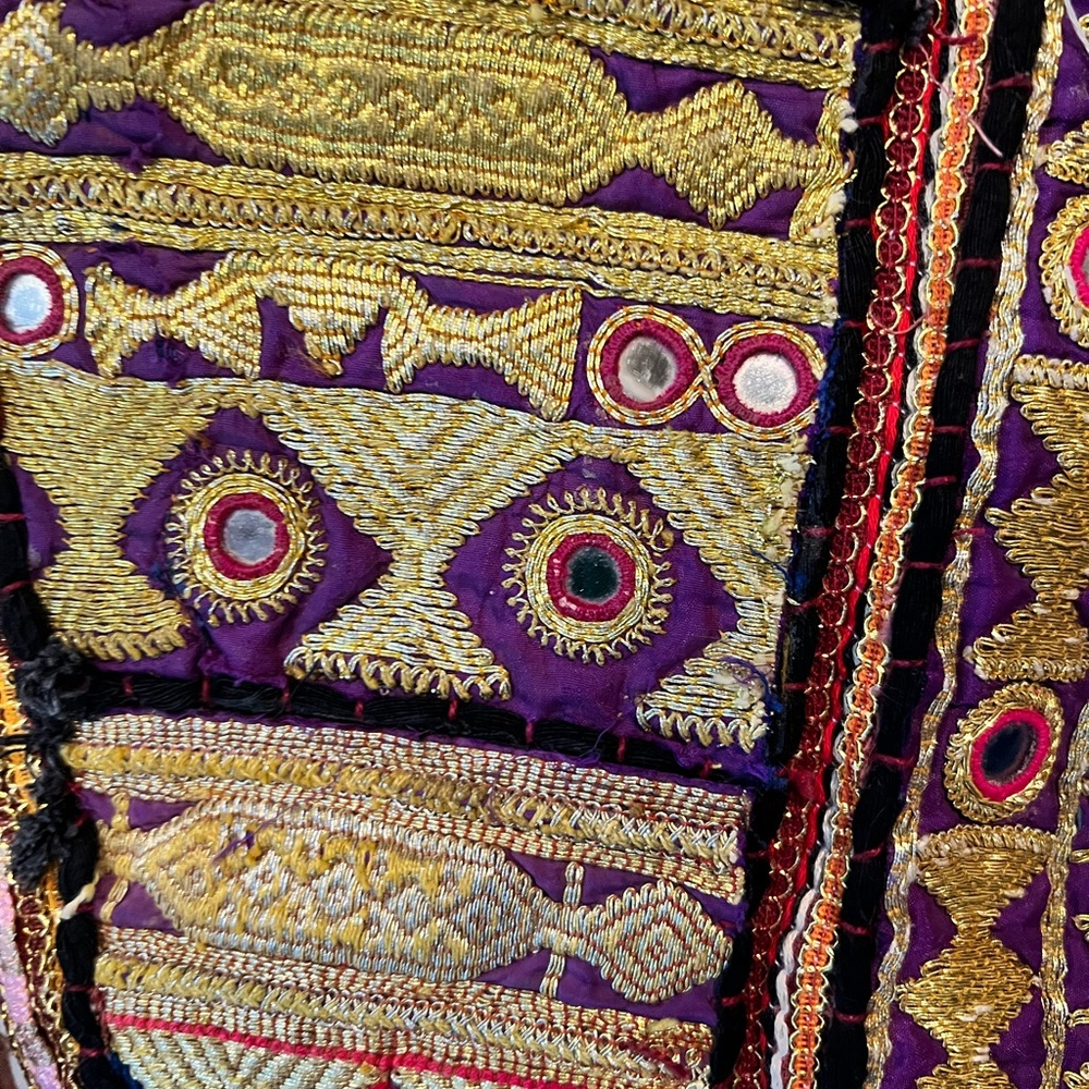Vintage Banjara tote bag. Zip top, zip pocket inside. Mirrors, embroidery tassel - Picture 7 of 14